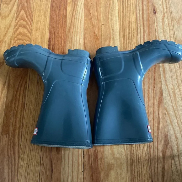 HUNTER boots grey with buckle sz 5 hood pre owned condition - Picture 6 of 9